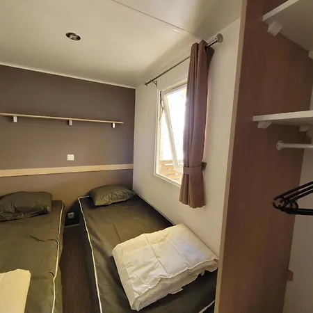 Campsite Mobil Home Vias A 900 M De La Plage